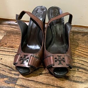 Tory Burch brown leather open toe chunky heel in 6M size - in great condition.
